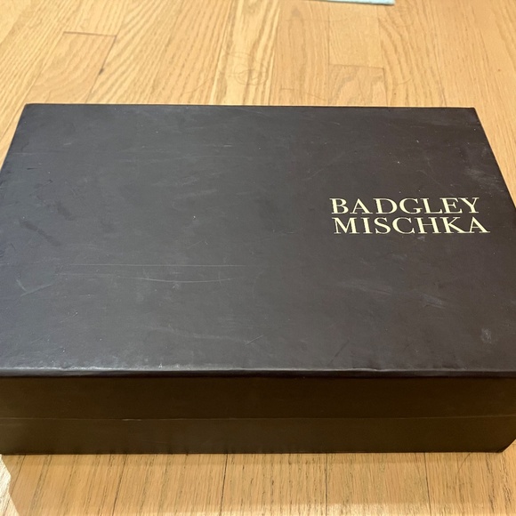 Gold Badgley Mischka lace heels - Picture 6 of 6